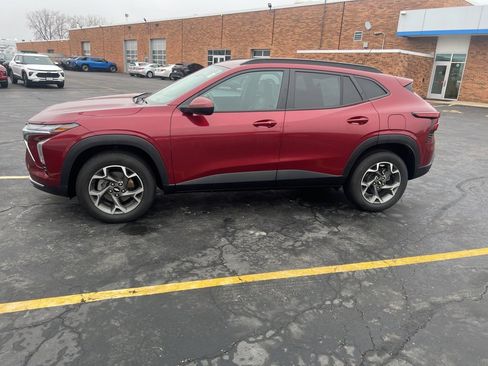 Used 2024 Chevrolet Trax LT w/ Driver Confidence Package image 4