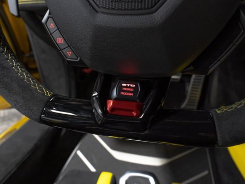 Used 2022 Lamborghini Huracan STO RWD image 51