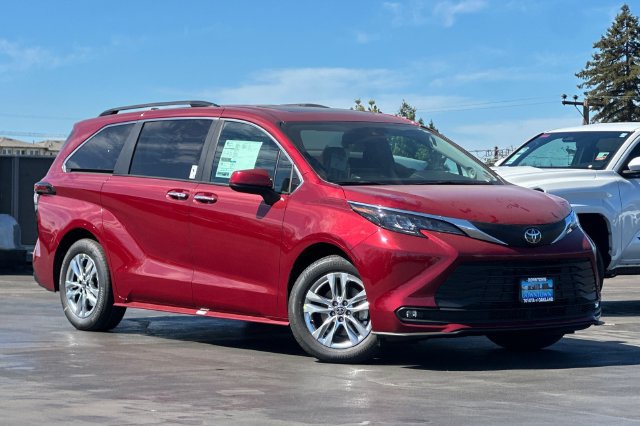 Used 2026 Toyota Sienna XLE AWD/4WD image 2