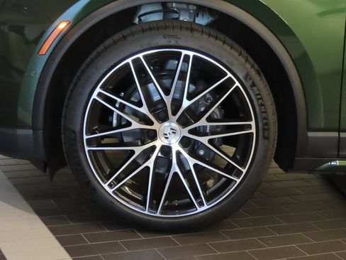 Certified 2025 Porsche Macan 4 Electric AWD/4WD image 11