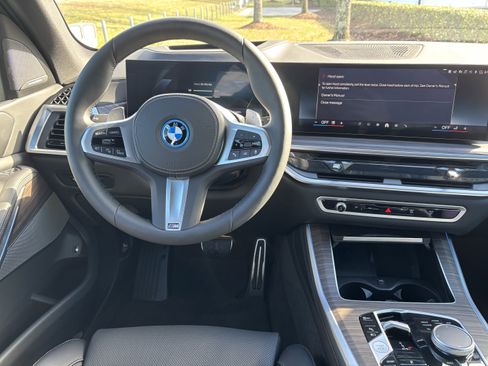 Used 2026 BMW X5 xDrive50e w/ M Sport Package image 31