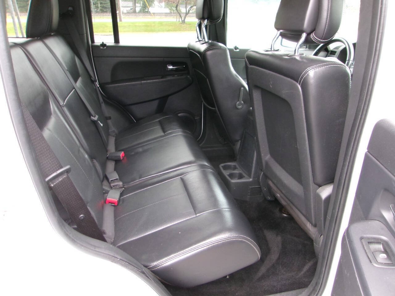 Used 2012 Jeep Liberty Sport AWD/4WD image 8
