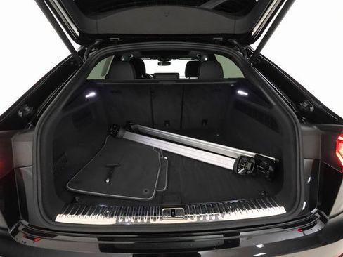 Used 2019 Audi Q8 Prestige image 19