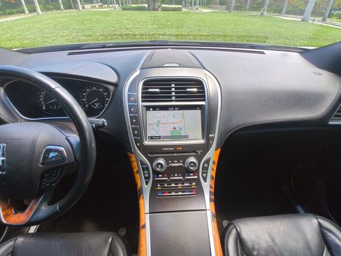 Used 2018 Lincoln MKX Reserve FWD image 26