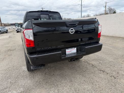 Used 2018 Nissan Titan SV w/ SV Convenience Package image 5