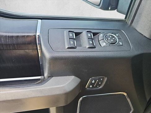 Used 2018 Ford F150 Platinum w/ Equipment Group 701A Luxury image 19