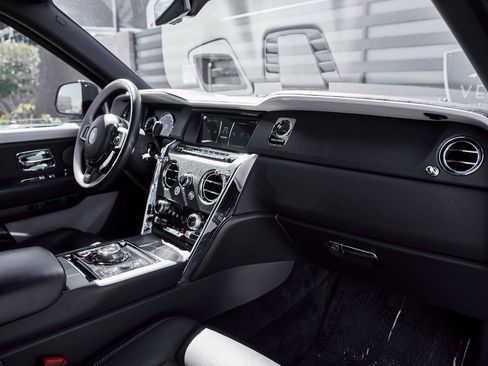 Used 2023 Rolls-Royce Cullinan image 44