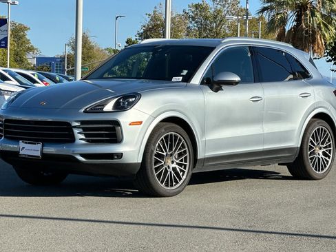 Used 2023 Porsche Cayenne Platinum Edition image 8