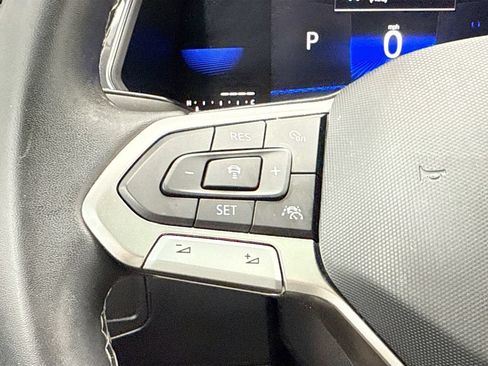 Used 2023 Volkswagen Tiguan SE w/ Panoramic Sunroof Package FWD image 11
