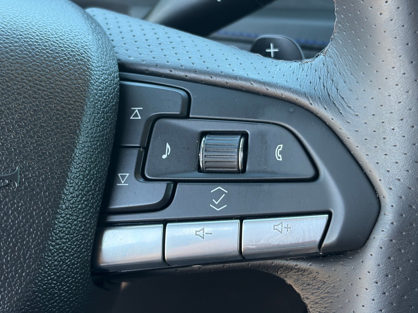 Used 2024 Cadillac XT4 Sport AWD/4WD image 21