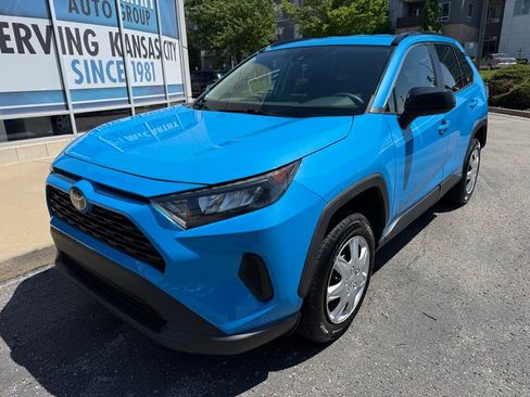 Used 2020 Toyota RAV4 LE FWD image 9