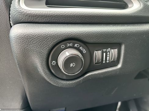 New 2026 Chrysler Pacifica Select image 10