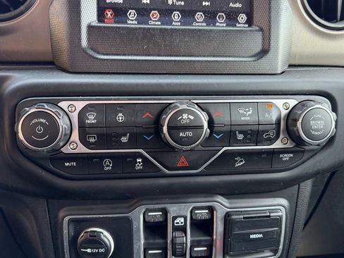 Certified 2018 Jeep Wrangler Unlimited Sport S AWD/4WD image 25