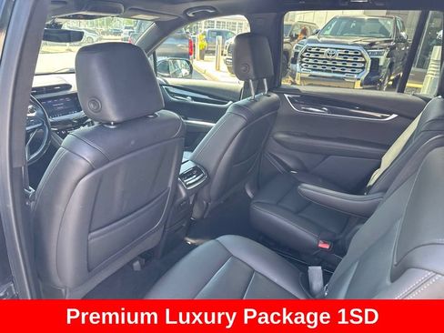 Used 2022 Cadillac XT6 Premium Luxury w/ Technology Package AWD/4WD image 16