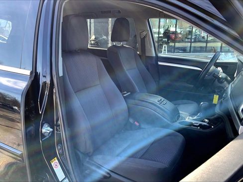 Used 2016 Toyota Highlander LE image 9