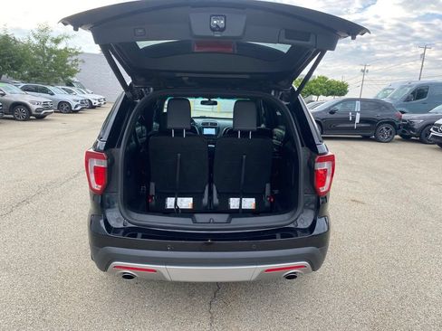 Used 2017 Ford Explorer XLT w/ Equipment Group 202A AWD/4WD image 26