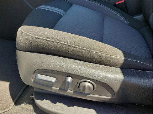 Used 2025 Chevrolet Blazer LT FWD image 12
