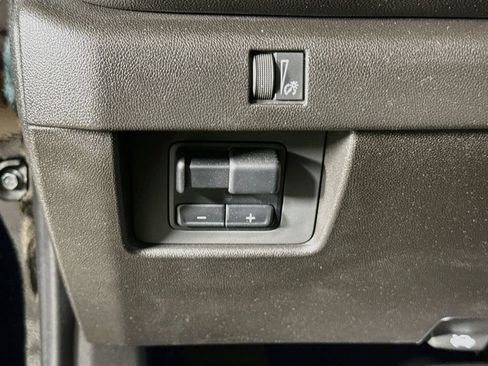 Used 2024 Chevrolet Colorado LT w/ LT Convenience Package II AWD/4WD image 10