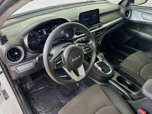 Used 2024 Kia Forte LX FWD image 2