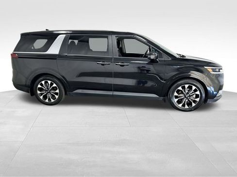 Used 2024 Kia Carnival EX FWD image 2