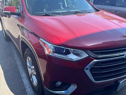 Used 2019 Chevrolet Traverse LT FWD image 2
