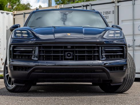 Used 2024 Porsche Cayenne S AWD/4WD image 9