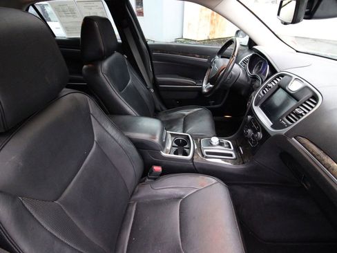 Used 2018 Chrysler 300 Limited image 15