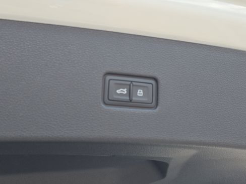 New 2025 Audi Q8 Prestige image 9