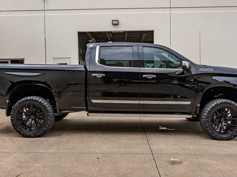 Used 2024 Chevrolet Silverado 1500 High Country w/ High Country Premium Package AWD/4WD image 11