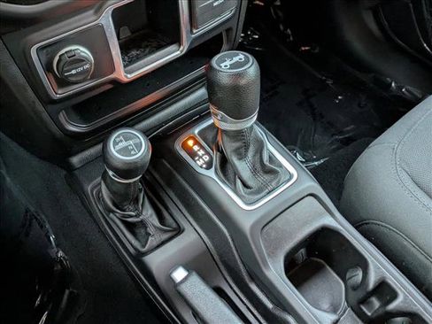 Used 2019 Jeep Wrangler Unlimited Sport image 12