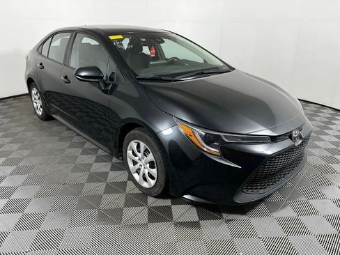 Used 2020 Toyota Corolla LE image 3