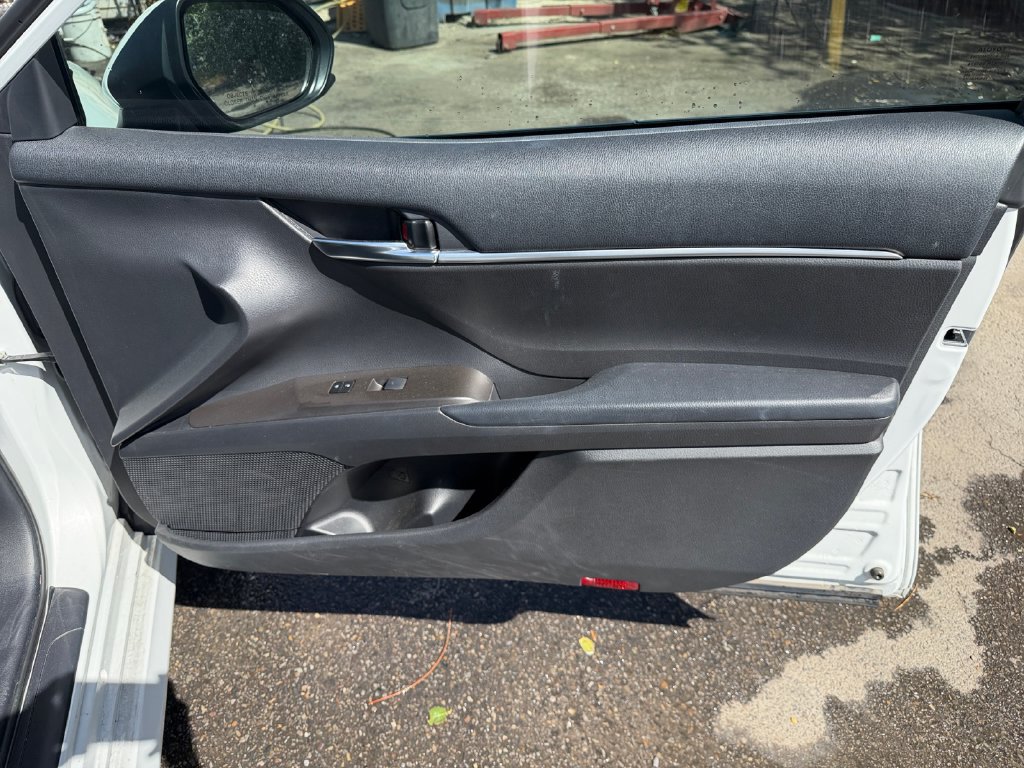 Used 2022 Toyota Camry LE w/ Carpet Mat Package (TMS) FWD image 17