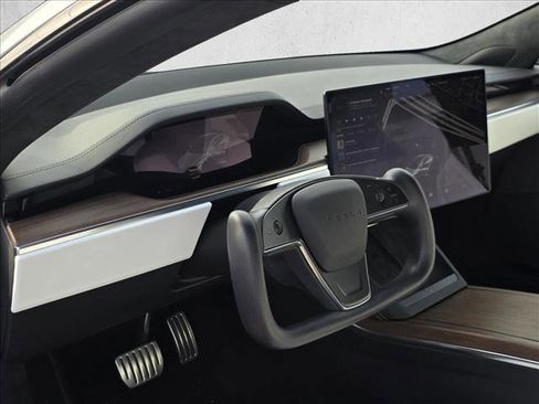 Used 2022 Tesla Model S image 14