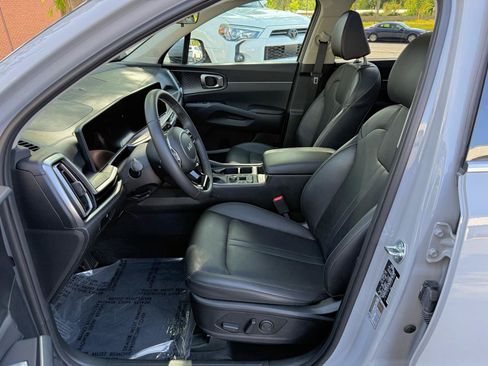 Used 2025 Kia Sorento S w/ Panoramic Sunroof Package AWD/4WD image 4