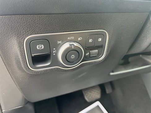 Certified 2022 Mercedes-Benz GLB 250 4MATIC image 23