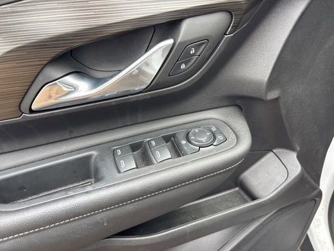 Used 2024 GMC Terrain SLE image 13