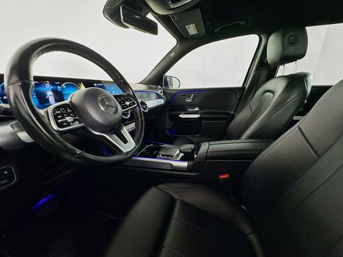 Used 2023 Mercedes-Benz GLB 250 w/ Premium Package image 19