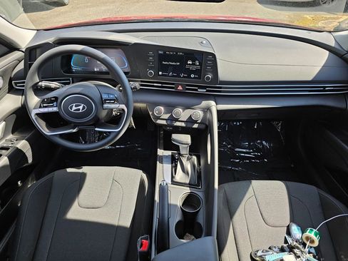 Used 2025 Hyundai Elantra SE FWD image 16