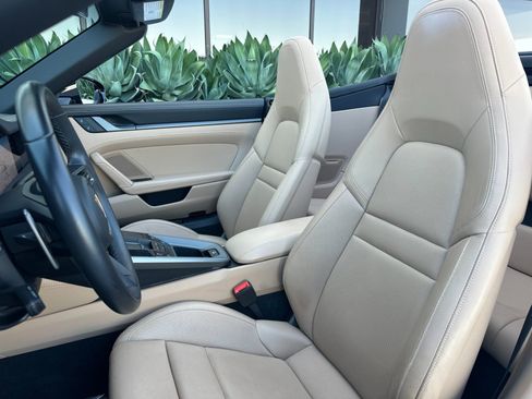 Used 2023 Porsche 911 Carrera image 5