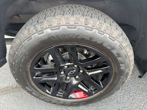 Used 2025 Chevrolet Silverado 1500 RST w/ Redline Edition AWD/4WD image 17