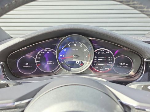Used 2022 Porsche Panamera 4 image 10