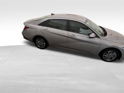 Used 2024 Hyundai Elantra SEL image 5