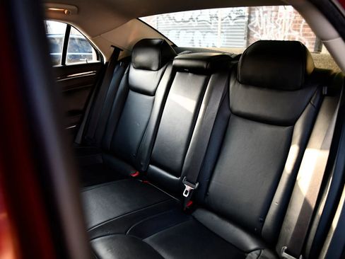 Used 2019 Chrysler 300 Limited RWD image 22