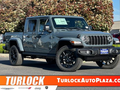 New 2025 Jeep Gladiator Nighthawk image 1