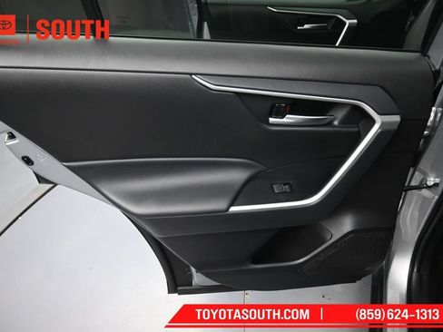 Used 2025 Toyota RAV4 XLE AWD/4WD image 26