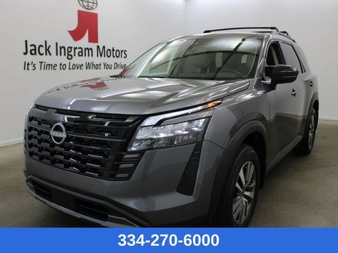 New 2026 Nissan Pathfinder SL image 1