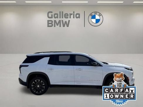 Used 2025 Chevrolet Traverse LT w/ Sun and Wheel Package FWD image 5