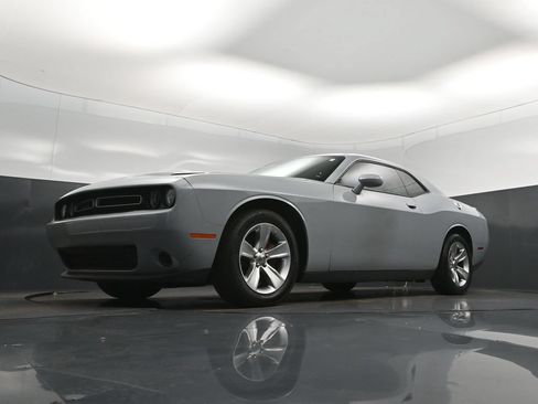 Used 2022 Dodge Challenger SXT RWD image 37