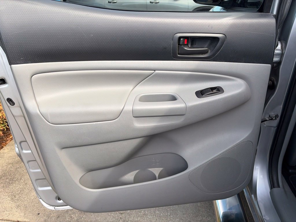 Used 2014 Toyota Tacoma PreRunner w/ SR5 Package RWD image 9