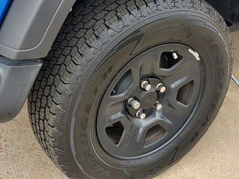 Used 2022 Jeep Wrangler Unlimited Sport image 7